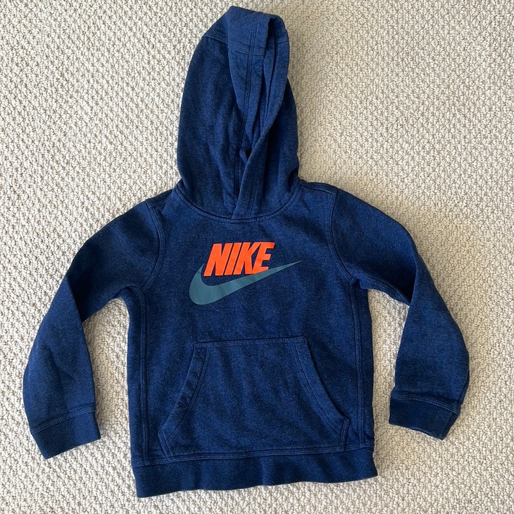 Boys Nike hoodie. Size small. Gently worn.